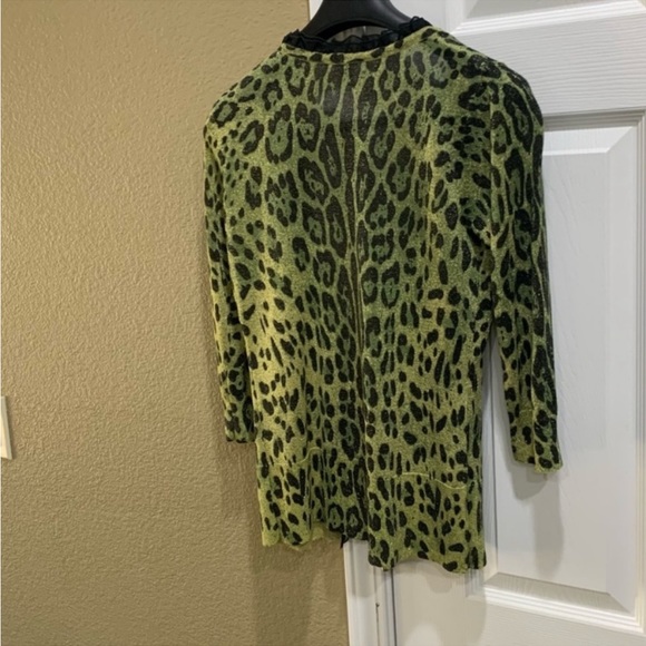 WR women top sweater cardigan button down black trim. leopard print size M - Picture 9 of 9
